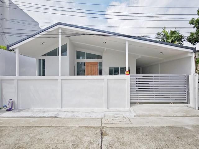 ขายบ้านชั้นเดียว 51 ตรว. 3 ห้องนอน รีโนเวทใหม่ ย่านโชคชัย 4 ซอย 5