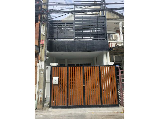 ทาวน์เฮาส์ มบ.ธนวรรณ พหลโยธิน 52 รีโนเวทใหม่ ใกล้BTSสะพานใหม่