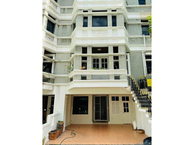 TOWNHOME สุขุมวิท ซอย 3  บ้านสวย 4 ห้องนอน 5 ห้องน้ำ