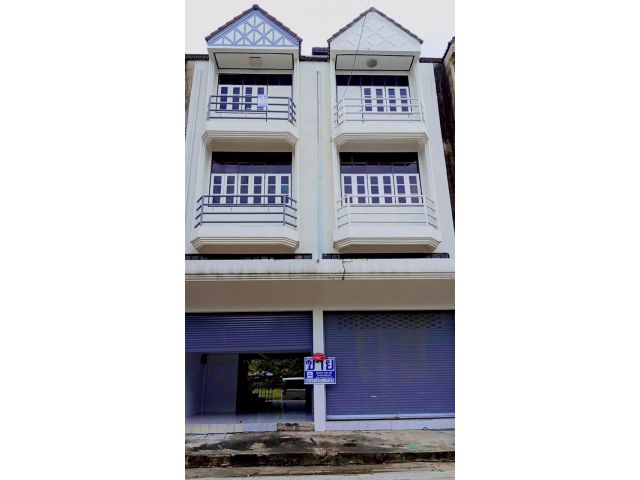 ขายอาคารพาณิชย์ 3 ชั้นครึ่ง เนื้อที่ 16 ตร.ว. หมู่บ้าน บดินทรรักษา 2 คู้บอน 27 แยก 16-18 แขวงท่าแร้ง เขตบางเขน กรุงเทพ