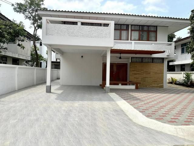 ให้เช่าบ้านเดี่ยว 2 ชั้น บ้านรีโนเวทใหม่ ตกแต่งพร้อมอยู่ ซอยสุขุมวิท1011 ย่านวชิรธรรม ใกล้รถไฟฟ้าBTSปุณณวิถีและอุดมสุข