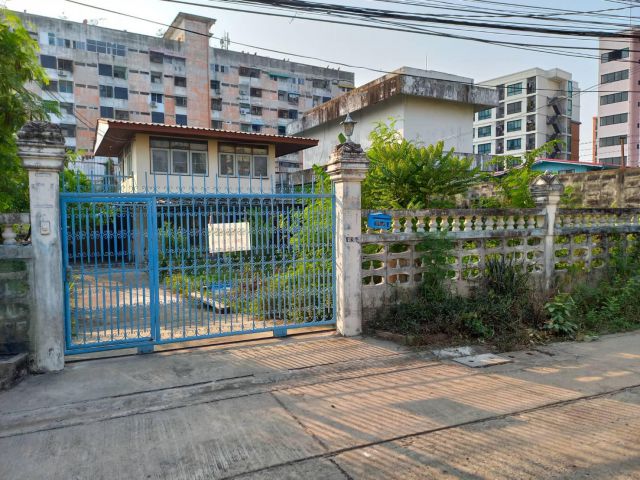 ต้องการขายที่ดิน 102ตรว. พร้อมสิ่งปลูกสร้าง ถนนพหลโยธิน50แยก13