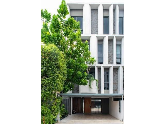 ให้เช่าทาวน์โฮม pool villa โครงการ หมู่บ้านภูริปุรี ลาดพร้าว 41 สระว่ายน้ำระบบน้ำเกลือ ซอยสุภาพงษ์ ตกแต่งสวย เหมาะอยู่อา
