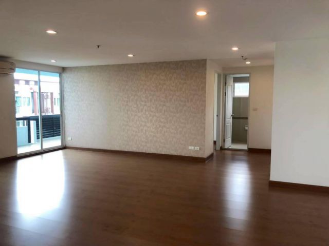ให้เช่า The next condominium sukumvit 52 ชั้น 8 ทำเลดีเดินทางสะดวก (N.1735)