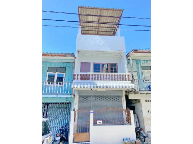ให้เช่าบ้านทาวน์โฮม 3 ชั้น ตลาดถนนคนเดิน  เกาะลอย โรบินสัน ศรีราช