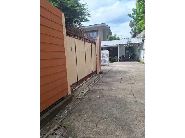 ขาย ที่ดิน 2 แปลงติดกัน ถนนสุขุมวิท 65   178 ตร.ว.  พร้อมบ้าน