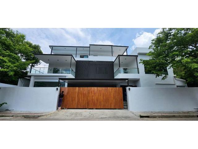 ให้เช่า Home office หรู 3 ชั้น 730 ตรม.สุขุมวิท71 ปรีดีพนมยงค์26
