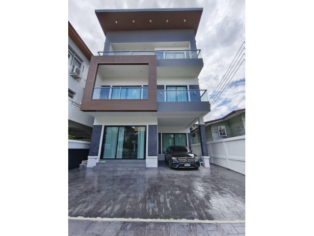 For Rent: 3-Story Detached House in Sukhumvit 65, near BTS Ekkamai(s03-2030)