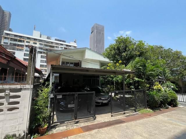 ขายที่ดินพร้อมบ้านเดี่ยว เนื้อที่ 98 ตรว.ซอยสายลม ใกล้ BTS อารีย์