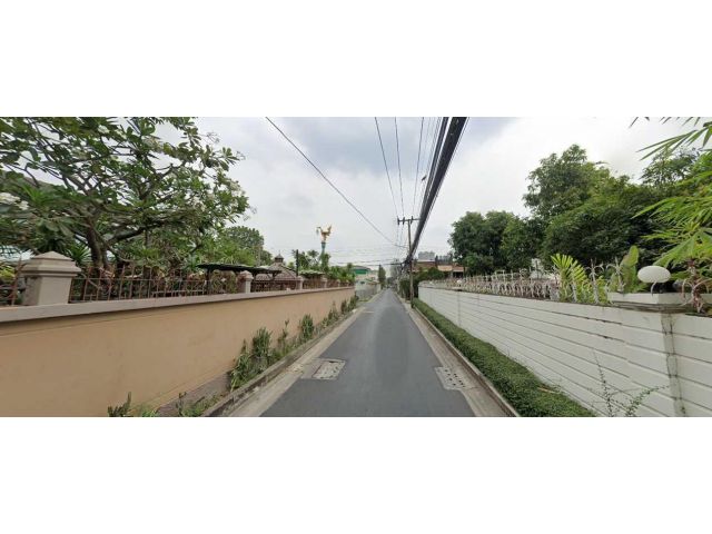 ขายที่ดินในซอยลาดพร้าวตอนต้น แปลงสวย ในแหล่งที่อยู่อาศัยที่ใกล้กับ ห้างสรรพสินค้า , โรงเรียน และ BTS , MRT