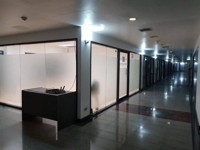 ขายพื้นที่สำนักงาน OMNI Tower ซอยสุขุมวิท 4 ขนาด 32 ตร.เมตร เดินทางสะดวกสบายด้วยขนส่งสาธารณะอย่าง BTS สถานีนานา