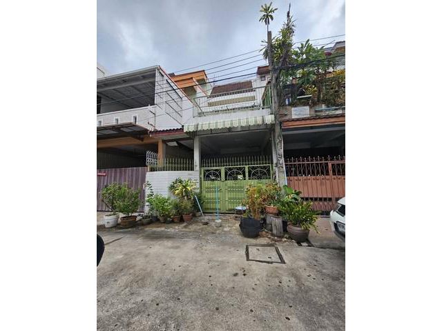 ขาย ทาวน์โฮม 4 ชั้น  เสนานิคม 1 ซอย 3  26 ตร.ว.  3 ห้องนอน