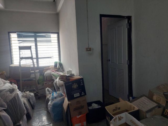 ขายอาคารพาณิชย์(ในคูเมืองเชียงใหม่) 17ตรว 9.5ล้าน +อาคาร 3 ชั้นครึ่ง  +4ห้องนอน,3ห้องน้ำ,1ห้องครัว +ถนนด้านหน้าเป็นถนนลา