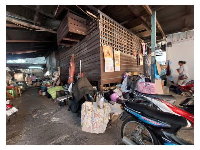 ขายที่ดินในคูเมืองเชียงใหม่ 56 ตรว 7 ล้าน โอนคนครึ่ง ++ที่ดินรถยนต์เข้าได้ ++ใกล้ประตูเชียงใหม่  ++ใกล้ถนนคนเดินวันอาทิต