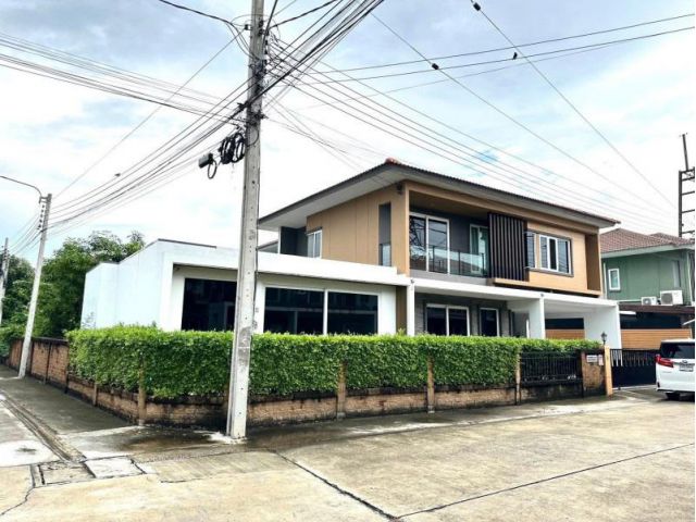 บ้านเดี่ยวหมู่บ้านโกลเด้นวิลเลจ อ่อนนุช พัฒนาการพร้อมอยู่สภาพใหม่ราคาย่อมเยาว์