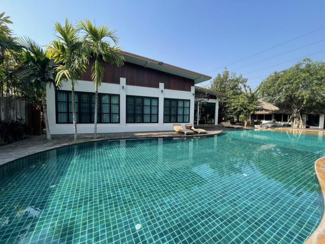 R002-Luxury Lanna style resort for sale, (Behind market-Farang, Land area 4 rai) Ban Waen, Hang Dong, Chiang Mai