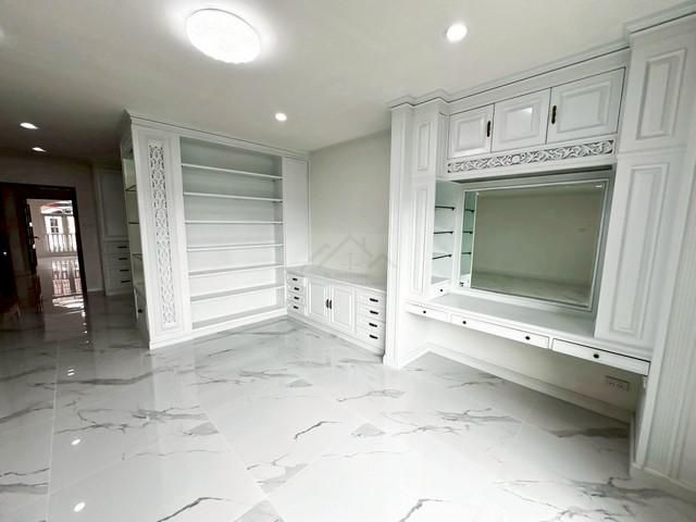 ขายบ้านหรู 5 ชั้น เย็นอากาส Residence รีโนเวทใหม่ 450 ตร.ม. 4 ห้อ