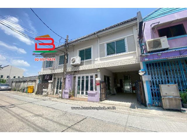 บ้านแฝด ซอยลาดพร้าว 96 เนื้อที่ 21 ตร.ว ใกล้อิมพีเรียลลาดพร้าว แขวงวังทองหลาง เขตบางกะปิ กรุงเทพมหานคร