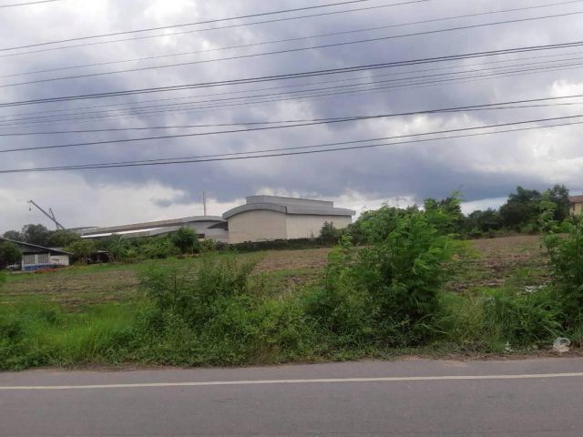 ที่ดินติดถนนใหญ่