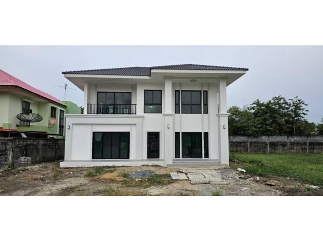 ขายบ้านเดี่ยว  2 ชั้น ม.บ้านธีราคร ริมถนนพุทธมณฑลสาย2  เขตบางแค สร้างใหม่พร้อมอาศัย ใกล้ ถ.เพชรเกษม