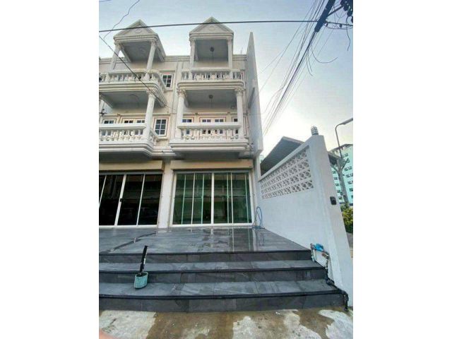 P465 ให้เช่าทาวน์โฮม 3 ชั้น ย่านประชาราษฎร์บำเพ็ญ ห้วยขวาง ใกล้ MRT ห้วยขวาง 700 เมตร แยกเทวลัยพระพิฆเนศ