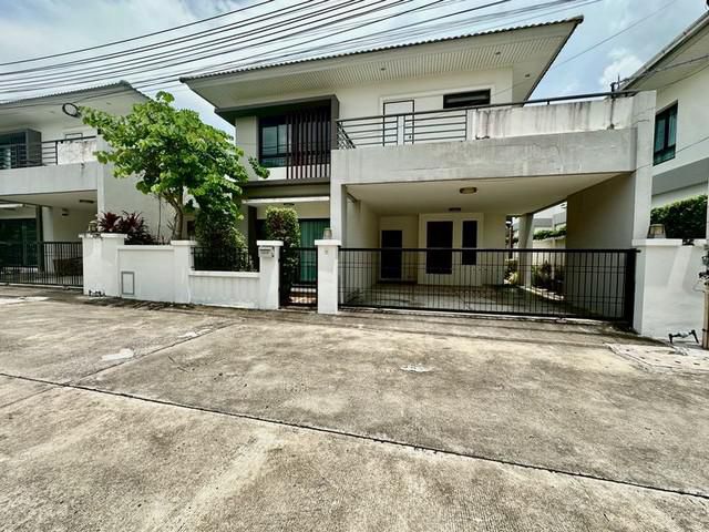 บ้านเดี่ยว 2 ชั้น ให้เช่าพร้อมเฟอร์ เดอะ คอมพลีท ศรีราชา