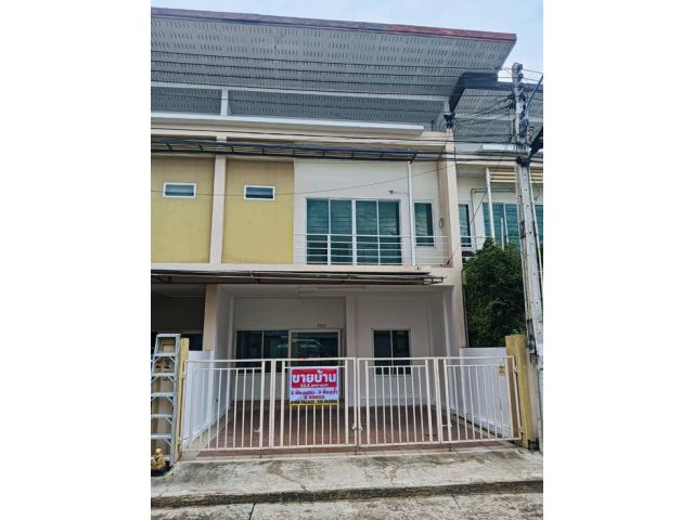 ขายบ้านทาวน์เฮาส์ 2ชั้น  หมู่บ้านวพีวิลเลจ  อยู่ติดถนนเส้นหลัก ทางไประยอง