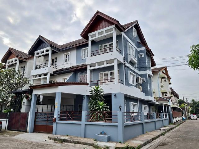 บ้านเช่า 3 ชั้น หมู่บ้านโพธิ์แก้ว ประชาชื่น แจ้งวัฒนะ