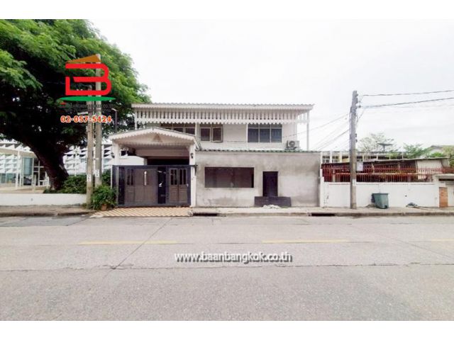 ที่ดินพร้อมบ้าน ซอยปรีดีพนมยงค์ 26 เนื้อที่ 181 ตรว. ถนนสุขุมวิท 71 แขวงคลองตัน เขตวัฒนา กรุงเทพมหานคร