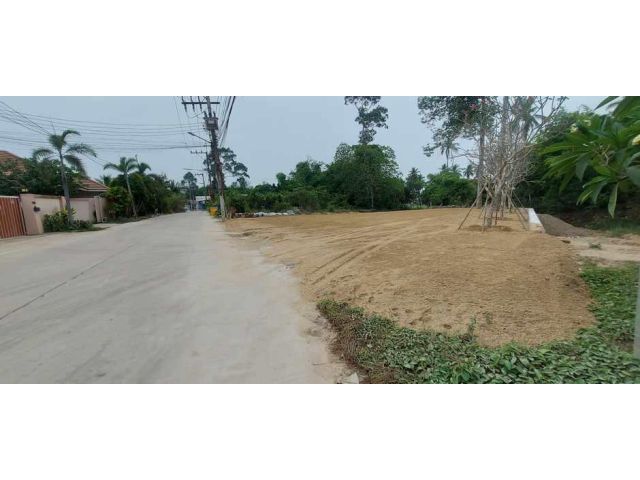 L50 ขายที่ดิน ทำเลศักยภาพ ติดถนน ถมแล้ว ด้านหน้าติดถนนคอนกรีต ด้านหลังติดธารน้ำ  ห้วยใหญ่