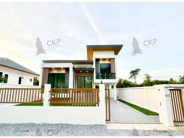 บ้านเดี่ยว สร้างใหม่ สไตล์โมเดิร์น สวยงาม ใกล้แหล่งชุมชน พื้นที่กว้าง พร้อมเข้าอยู่