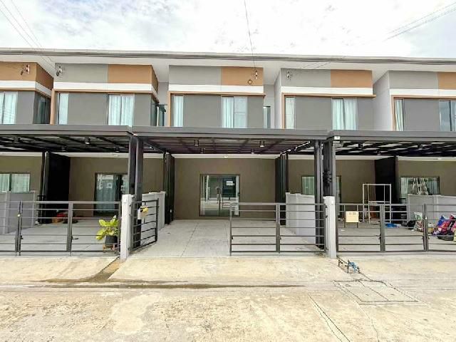 ให้เช่าทาวน์เฮาส์ใหม่ โรบินสัน ฉะเชิงเทรา 800 ม 2 ชั้น 18 ตร.