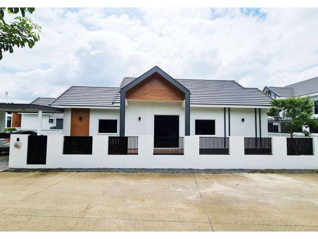 Fully furnished house for rent in the community near Chiangmai airport plaza.