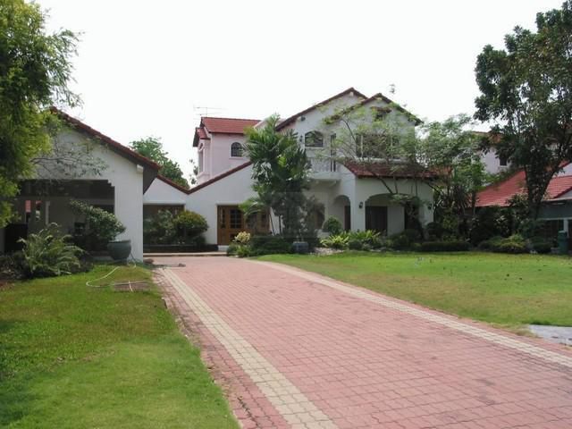 ให้เช่าบ้านเดี่ยว 2 ชั้น บ้านลดาวัลย์ ศรีนครินทร์ 286 ตรว.