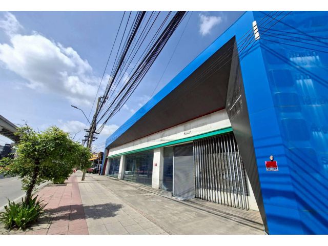 ให้เช่าโชว์รูม 1 ชั้น + ชั้นลอย ทำเลดี ติดถนนศรีนครินทร์ (N.1749)