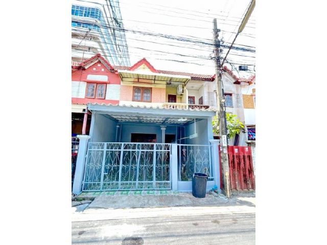 ทาวน์เฮาส์ 2 ชั้น ม.เกษมบัณฑิต ร่มเกล้า 100 ม. MRT มีนบุรี 1กม.