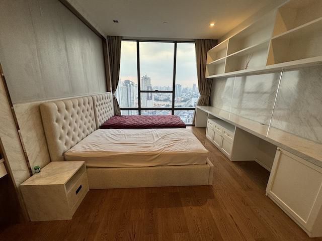The Bangkok Sathorn clean