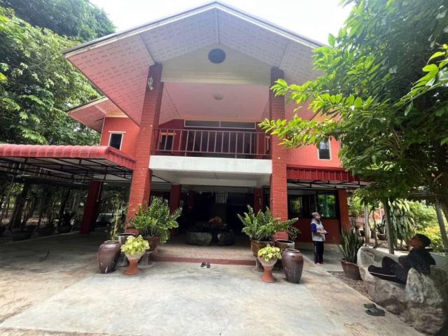 บ้านพร้อมสวนไม้ป่ามี  10  ไร่  2  งาน