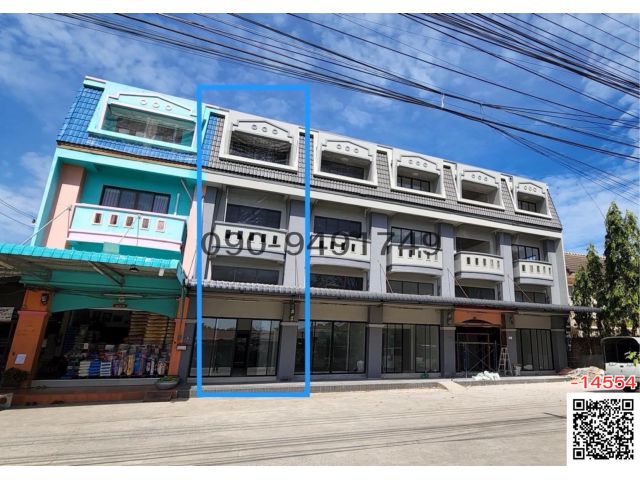 เช่า อาคารพาณิชย์ 3 ชั้นครึ่ง ห่าง Fashion Island 8.9 กิโลเมตร