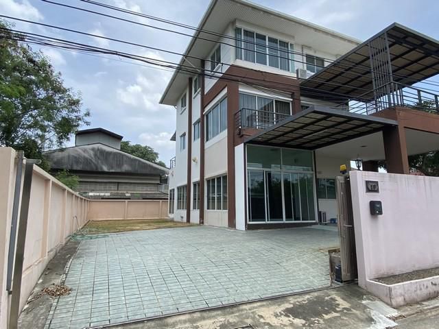 PB5424 ให้เช่าบ้านเดี่ยว 3ชั้น เนื้อที่ 100 ตารางวา ย่านลาดปลาเค้า ติดถนน เกษตร นวมินทร์ ซอยประเสริฐมนูกิจ7