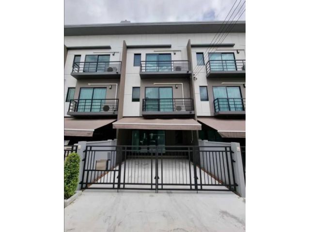 ให้เช่าทาวน์โฮม 3 ชั้น หมู่บ้านกลางเมือง รามอินทรา พร้อมเฟอร์นิเจอร์ ทำเลใกล้แฟชั่นไอซ์แลนด์ รถไฟฟ้า