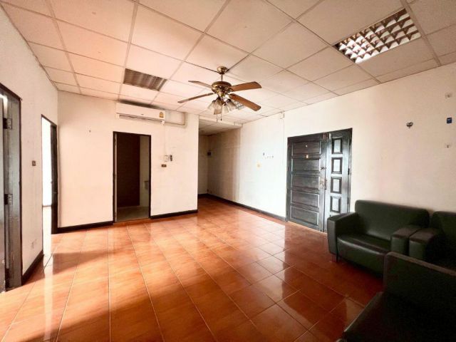 For Sale] ขายคอนโด 2 ห้องนอน ถูกสุดในโครงการ คันทรี คอมเพล็กซ์ บางนา (Country Complex Bangna) ที่จอดรถ 2 คัน ใกล้ BTS