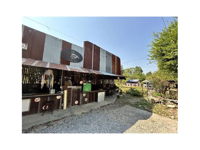 cafe  vintage  ริมถนนใหญ่  ย่านท่องเที่ยว