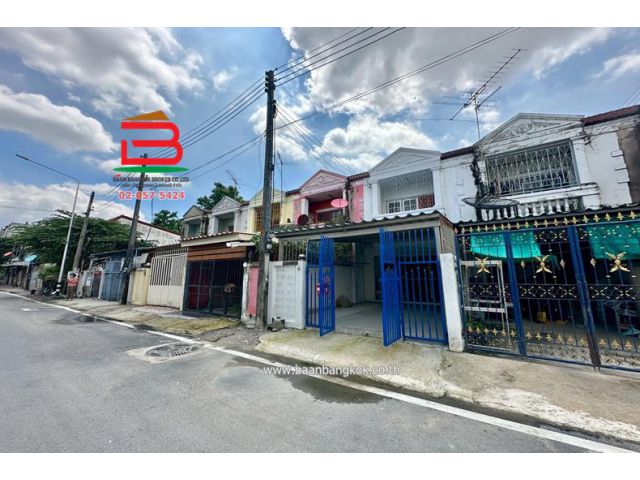 ทาวน์เฮาส์ 2 ชั้น ซอยรังสิต-นครนายก 61 เนื้อที่ 18.4 ตรว. ถนนรังสิต-นครนายก ต.ประชาธิปัตย์ อ.ธัญบุรี จ.ปทุมธาน