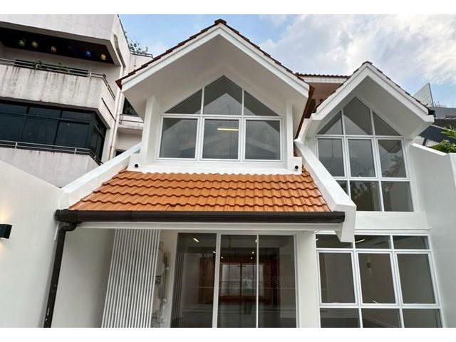 Modern 4-Storey House for Rent  Sukhumvit 49