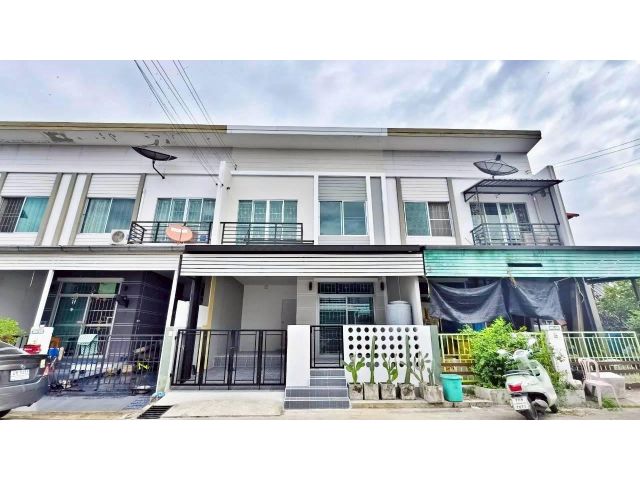ขายทาวน์โฮมใกล้ตลาดมีนบุรีราคาถูกฟรีดาวน์(ไม่ใช้เงินก็มีบ้านได้)