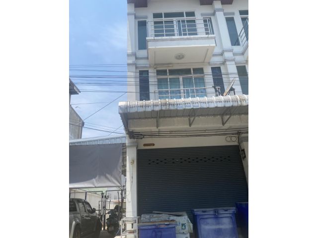 อาคารพาณิชย์ 3 ชั้น ตลาดสิงห์บุรีฝาครอบคลอง