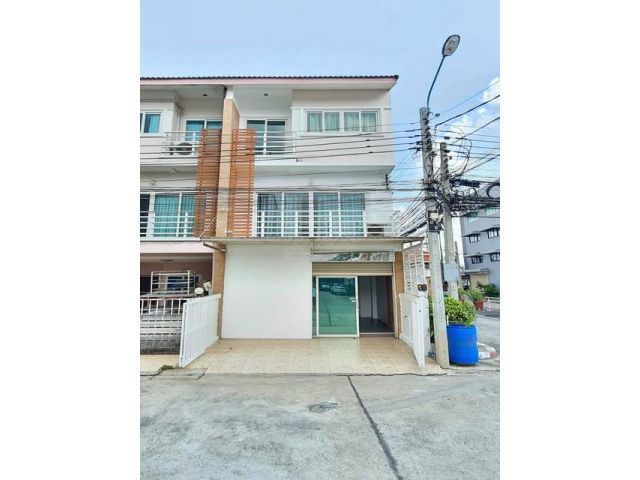 ให้เช่าทาวน์โฮม 3 ชั้น 4 ห้องนอน โฮม อินทาวน์ พหลโยธิน 73 หลังหัว