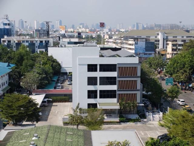 ให้เช่าอาคาร 4 ชั้น พร้อมลิฟท์โดยสาร เนื้อที่1ไร่กว่า ซอยรามคำแหง39 ใกล้เลียบทางด่วนเอกมัยรามอินทรา ทาวน์อินทาวน์