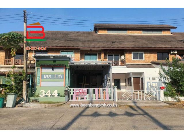 ทาวน์เฮาส์ หมู่บ้าน มาลีวัลย์ (คลอง 2) เนื้อที่ 43 ตรว. ถนนรังสิต-นครนายก ต.ประชาธิปัตย์ อ.ธัญบุรี จ.ปทุมฯ